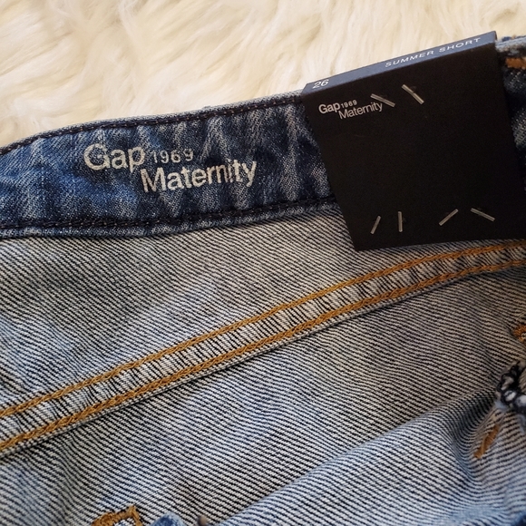 Gap Maternity Denim Summer Short - medium wash - Picture 6 of 7